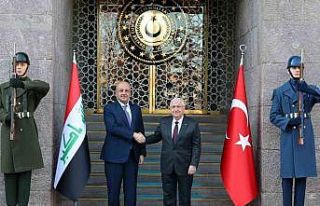 Bakan Güler, Irak Savunma Bakanı Abbasi ile bir...