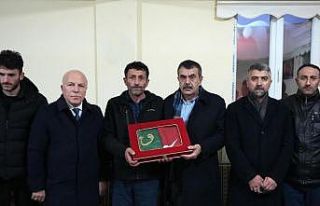 Bakan Tekin’den şehit ailesine taziye