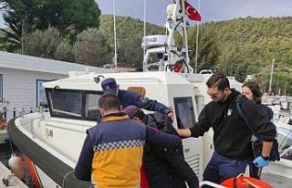 Balıkçı teknesinde rahatsızlanan vatandaşa tıbbi...