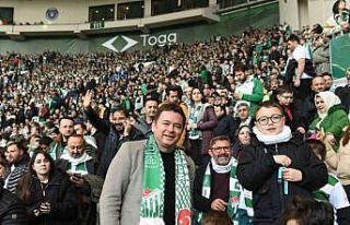 Başkan Aydın, Osmangazili çocuklara Bursaspor sevgisi...