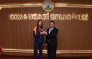 Başkan Aydın şampiyon sporcuları ağırladı