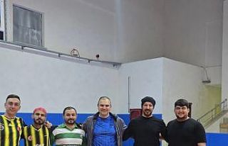 Başkan Dilsiz’den kız voleybol takımına maç...