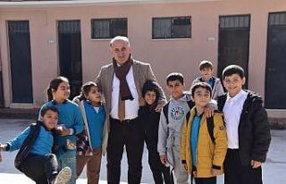 Başkan Kaya, çocukların isteklerini yerine getiriyor