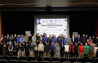 Başkan Özlü’den gençlere “Ne olursanız olun,...