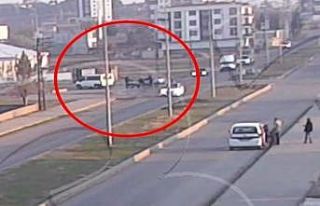 Batman’da araçtan indirdikleri şahsı cadde ortasında...