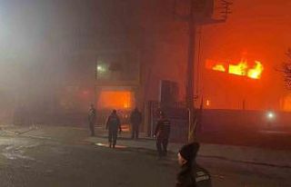 Batman’da mobilya fabrikasındaki yangın 3 saatte...