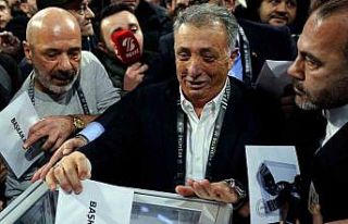 Beşiktaş eski Başkanı Ahmet Nur Çebi oyunu kullandı