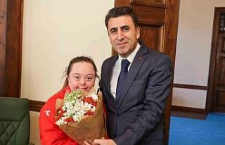 Bilecikli altın çocuklara Vali Aygöl’den ödül