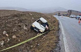 BİM’e ait kamyon ile çarpışan otomobildeki 1...