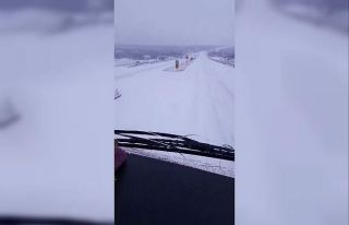 Bingöl’de karayolları ekipleri kar çalışmalarını...