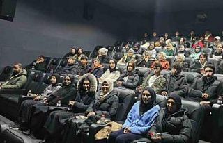Bingöl’de polis ekipleri öğrencileri sinemaya...