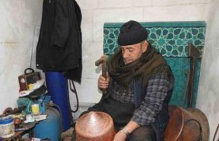 Bir metrekarelik dükkanda bakıra adanmış ömür