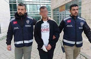 Birlikte içki içtiği 2 arkadaşını bıçakladı