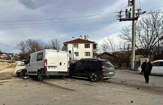 Bolu’da cip minibüsle çarpıştı: 3 yaralı