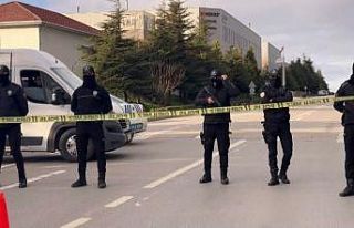 Bomba izlenimi verdiği düzenek ve silahlarla 9 fabrika...