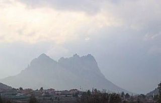 Bozaniç Dağı’nda sis manzarası fotoğraflandı