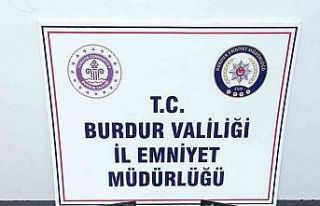 Burdur’da minibüste üzerinden uyuşturucu ile...