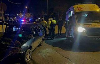 Bursa’da 2 araç kafa kafaya çarpıştı: Sıkışan...