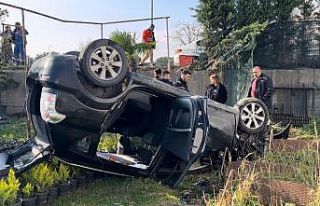 Bursa’da kontrolden çıkan araç çiçek bahçesine...