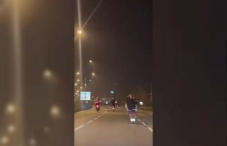 Bursa’da tek tekerlek üzerinde ilerleyen motosiklet...