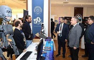 BUÜ’deki Teknoloji Fuarı’nda sektör temsilcileri...