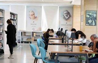 Büyükşehir Kütüphanelerinde okuma ve çalışma...