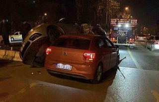 Çarpışan otomobiller üst üste bindi: 2 yaralı