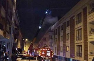 Çekmeköy’de çatı katı alevlere teslim oldu