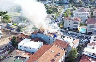 Çeşme’de motel yangını: Çatı alev alev yandı