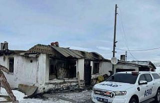 Çıldır’da çıkan yangında bir ev kül oldu