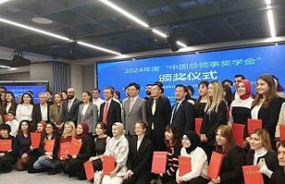 Çin Başkonsolosluğu’ndan burs alan öğrenciler...