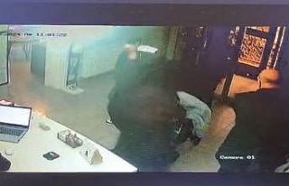 Çocuklarının yanında diş hekimini bıçakladı,...