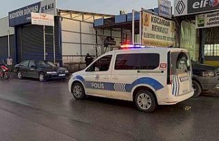 Çöken çatıdan düşen işçi ağır yaralandı