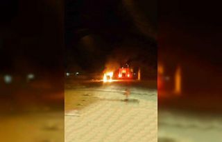 Çöp konteynırı alev alev yandı