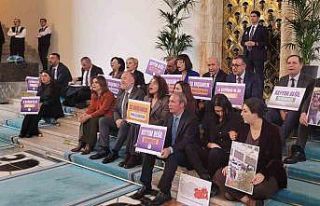 DEM Parti’den Meclis’te oturma eylemi