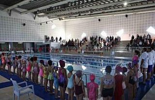 Denizli Büyükşehir 150 sporcuyla yüzme şenliği...