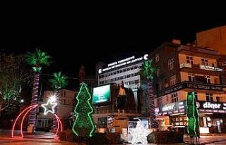 Denizli’de cadde ve sokaklar yeni yılı ışıl...