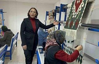 Depremzede kadınlar ilmik ilmik işledikleri Türk...