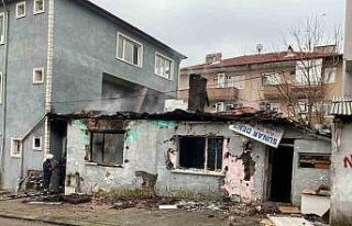 Derince’de 5 gün önce boşatılan gecekondu alevlere...