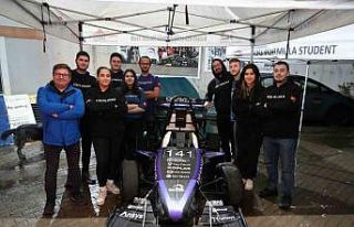 Derslerden pistlere: 3,5 saniyede 100 kilometreye...