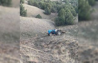 Devrilen traktörün sürücüsü öldü
