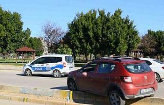 Direksiyon hakimiyetini kaybettiği araçtan yaralı...