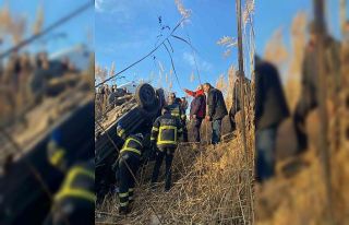 Diyarbakır’da hafif ticari araç şarampole yuvarlandı:...