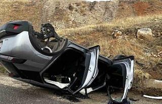 Diyarbakır’da otomobil ters döndü, sürücü...
