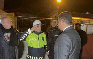 Düzce Valisi Aslan, uygulama noktadında vatandaşların...