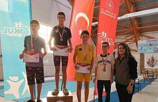 Düzce’de 42 sporcu kulaç attı