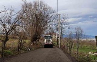 Düzce’de köy yollarına bakım sürüyor