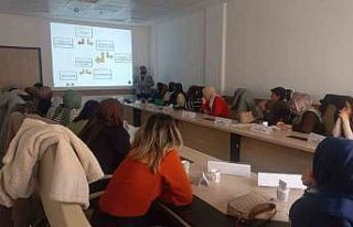 Ebe ve hemşirelere eğitim verildi