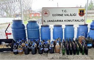 Edirne’de bin 560 litre kaçak içki ele geçirildi