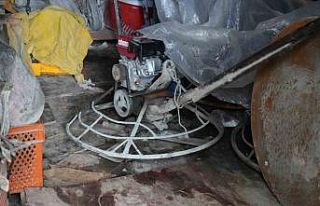 El arabasıyla gelip inşaat malzemelerini çaldılar